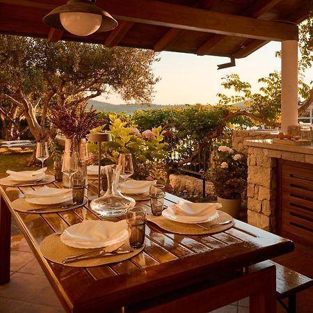 Luxurious City Retreat With Pool シベニク エクステリア 写真