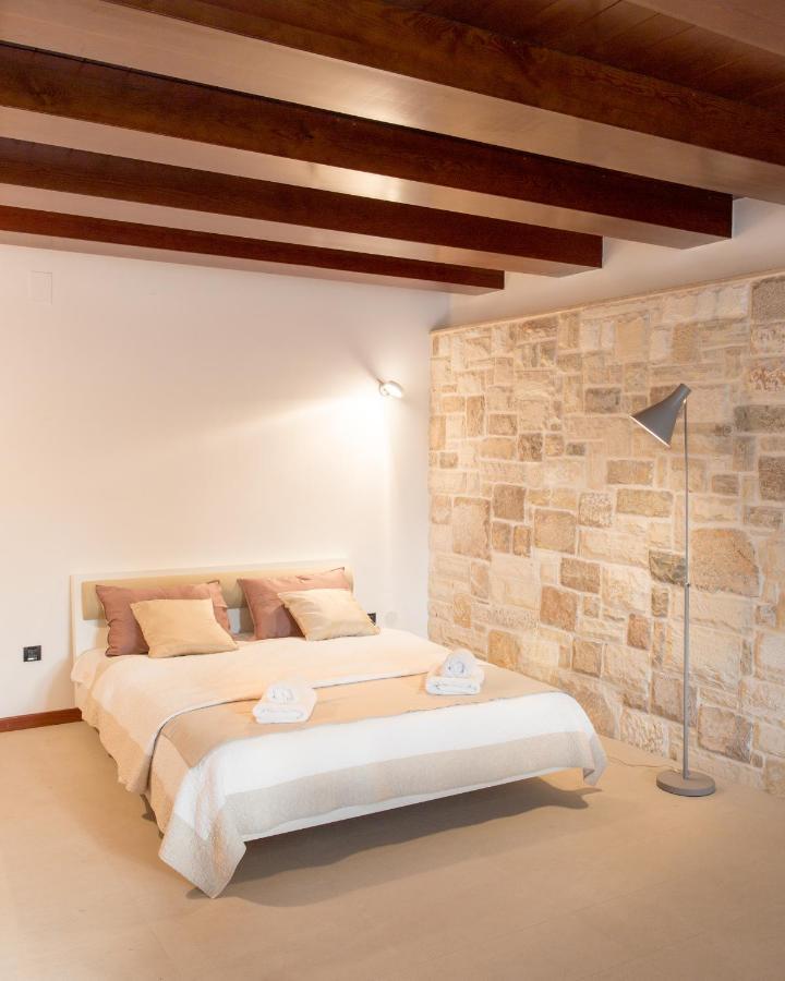 Luxurious City Retreat With Pool シベニク エクステリア 写真