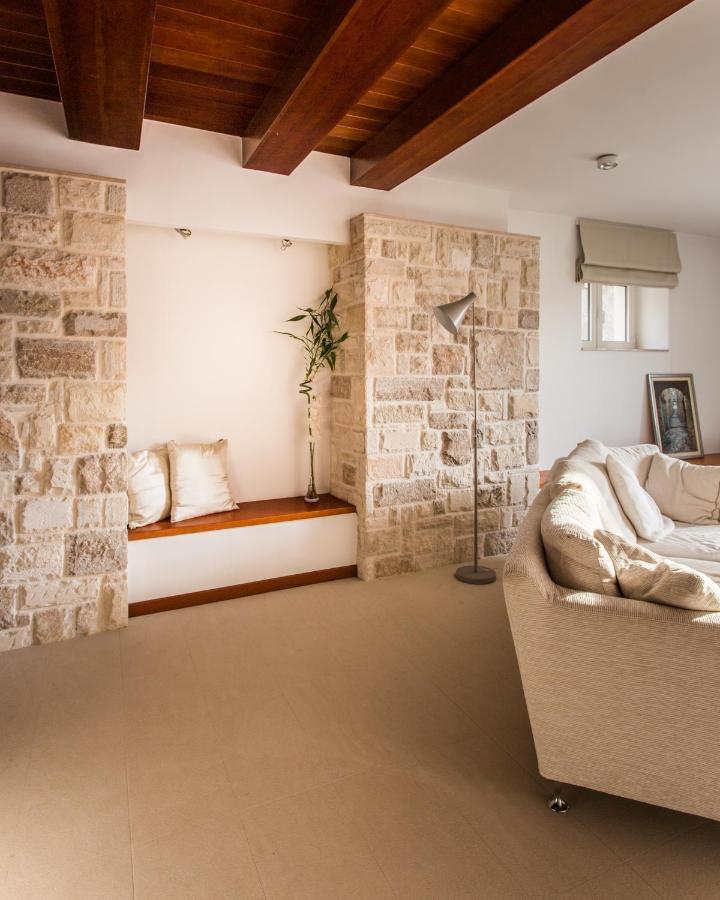 Luxurious City Retreat With Pool シベニク エクステリア 写真